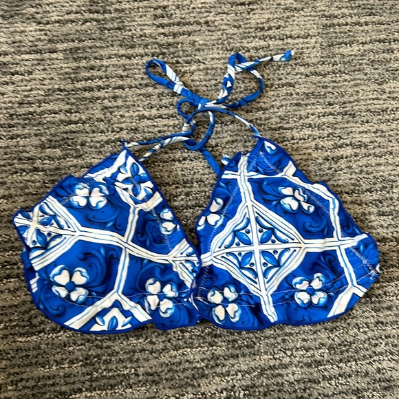 Large bottom, Small top floral geometric blue bikini - Picture 3 of 4